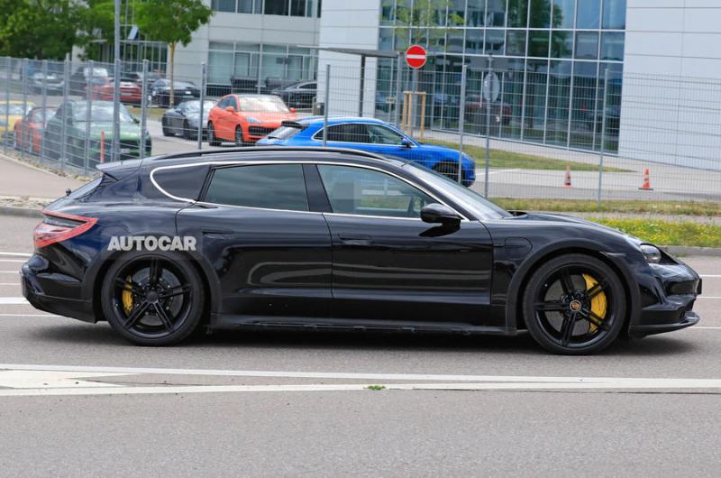 96-porsche-taycan-cross-turismo-spies-2020-side.jpg